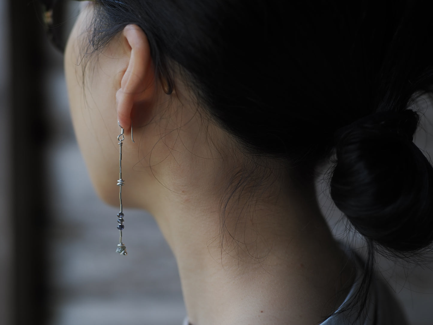 -Rough diamond・Iolite- silver hooks
