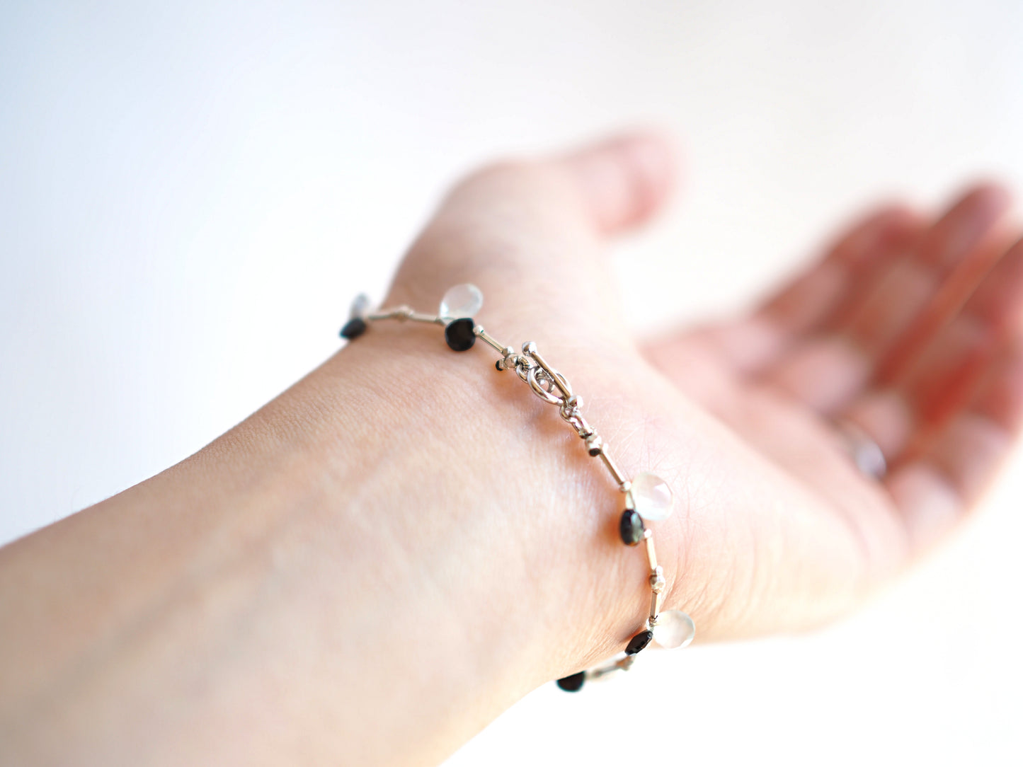 【ムーンストーン_ブラックスピネル】 シルバーブレスレット
