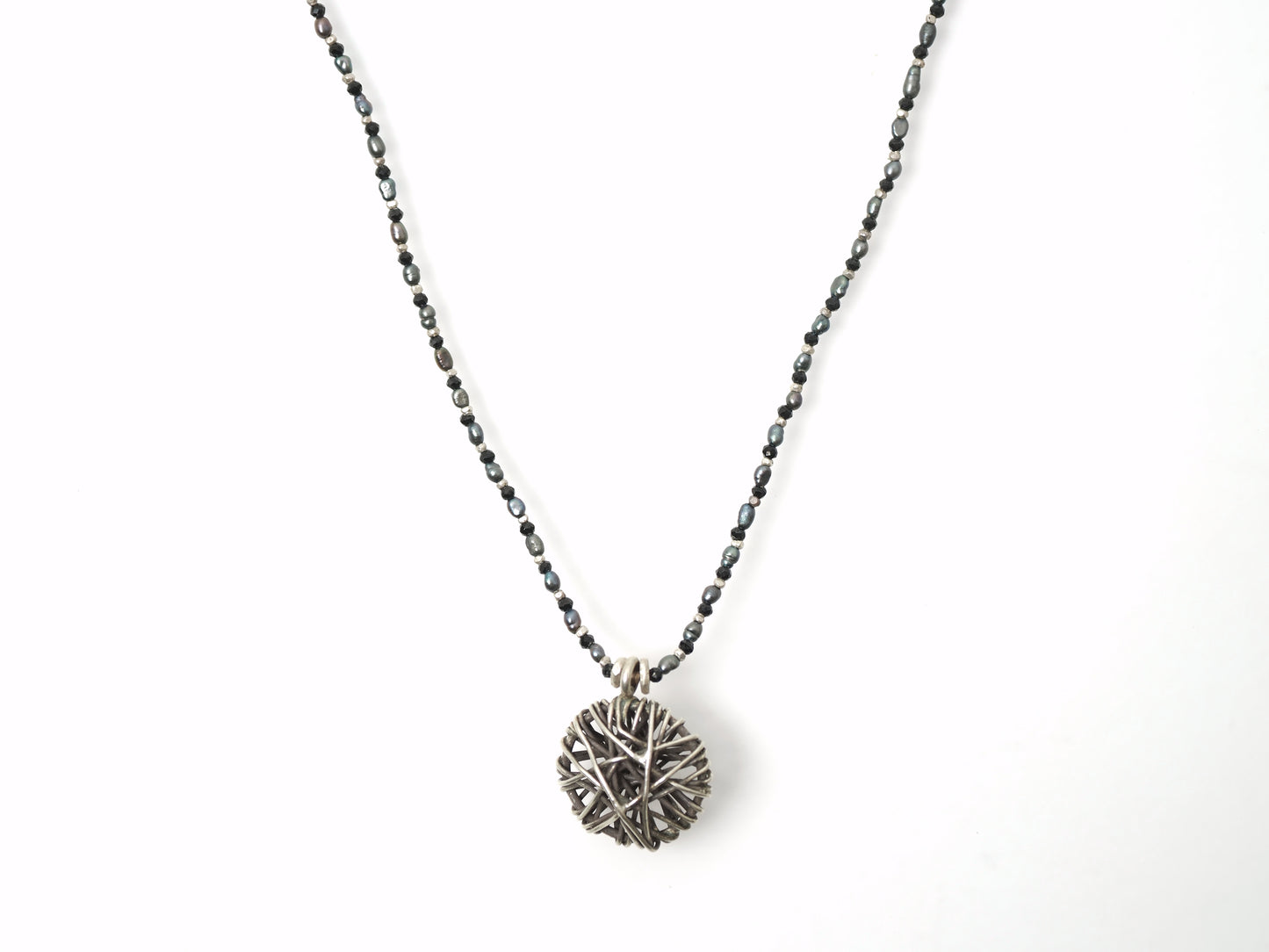 -Karensilver charm- 'beads line' pendant