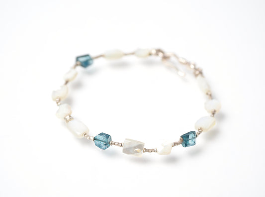 -white shell・london_blue topaz- bracelet