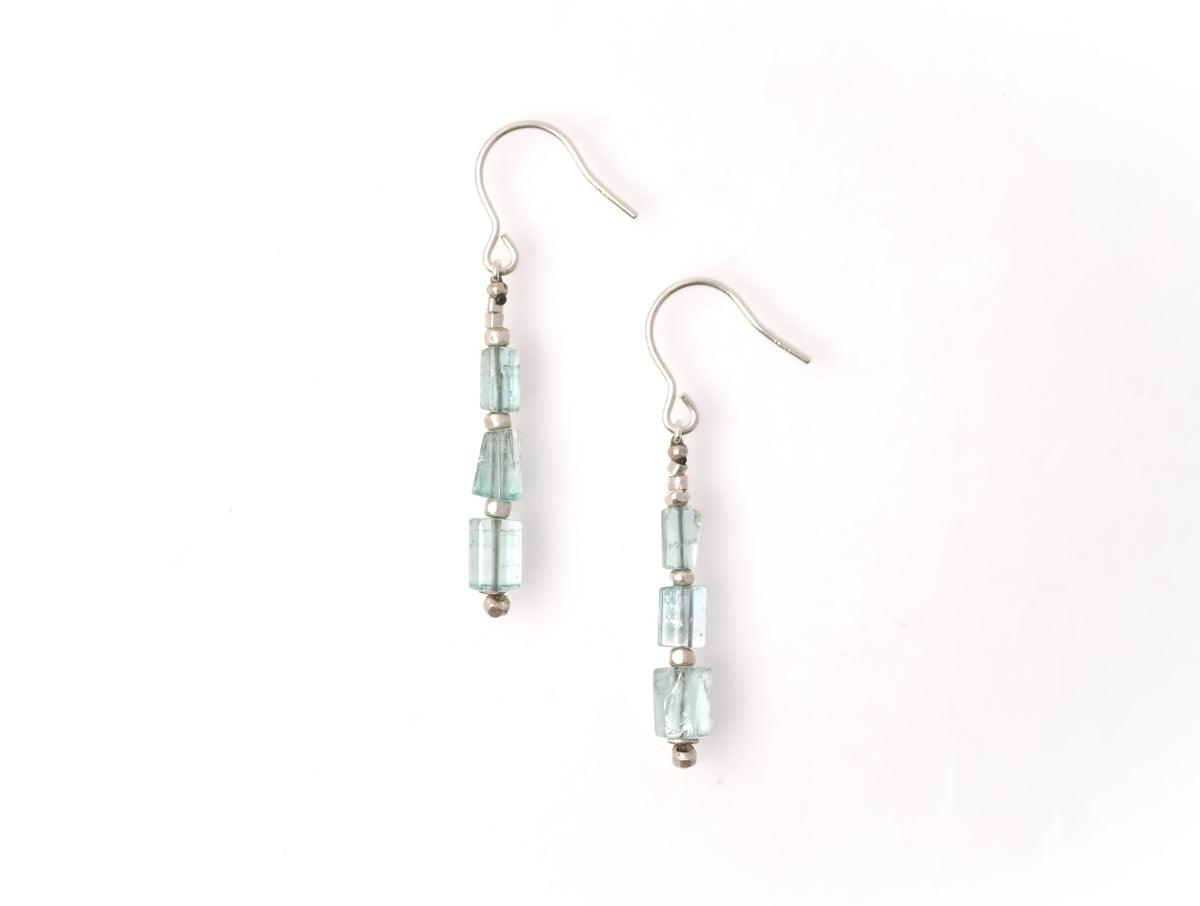 エメラルド ロングフックピアス