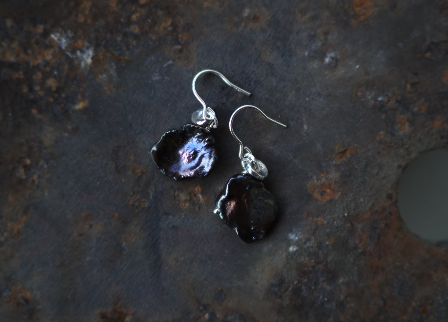 -Black pearl- hooks