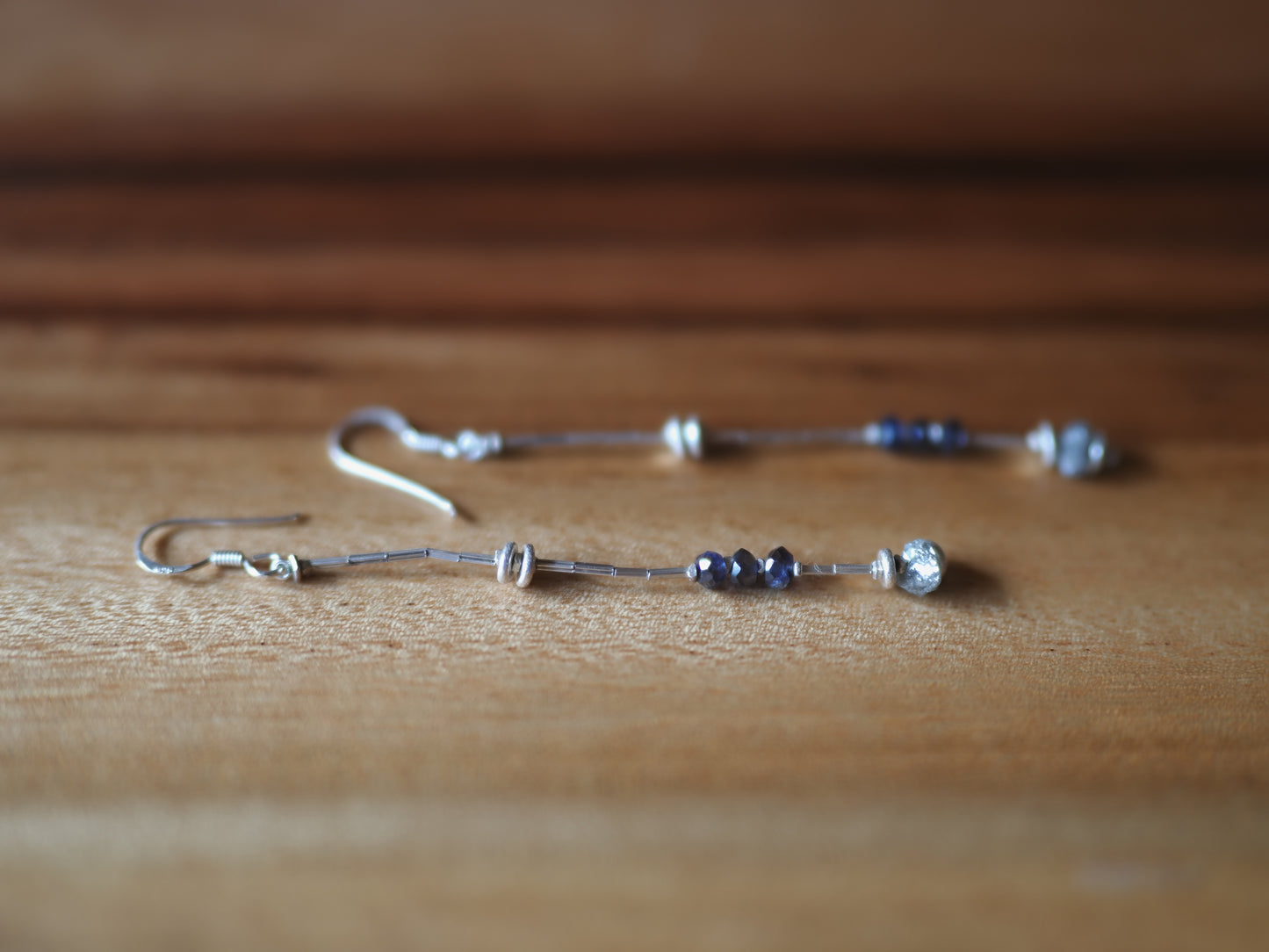 -Rough diamond・Iolite- silver hooks