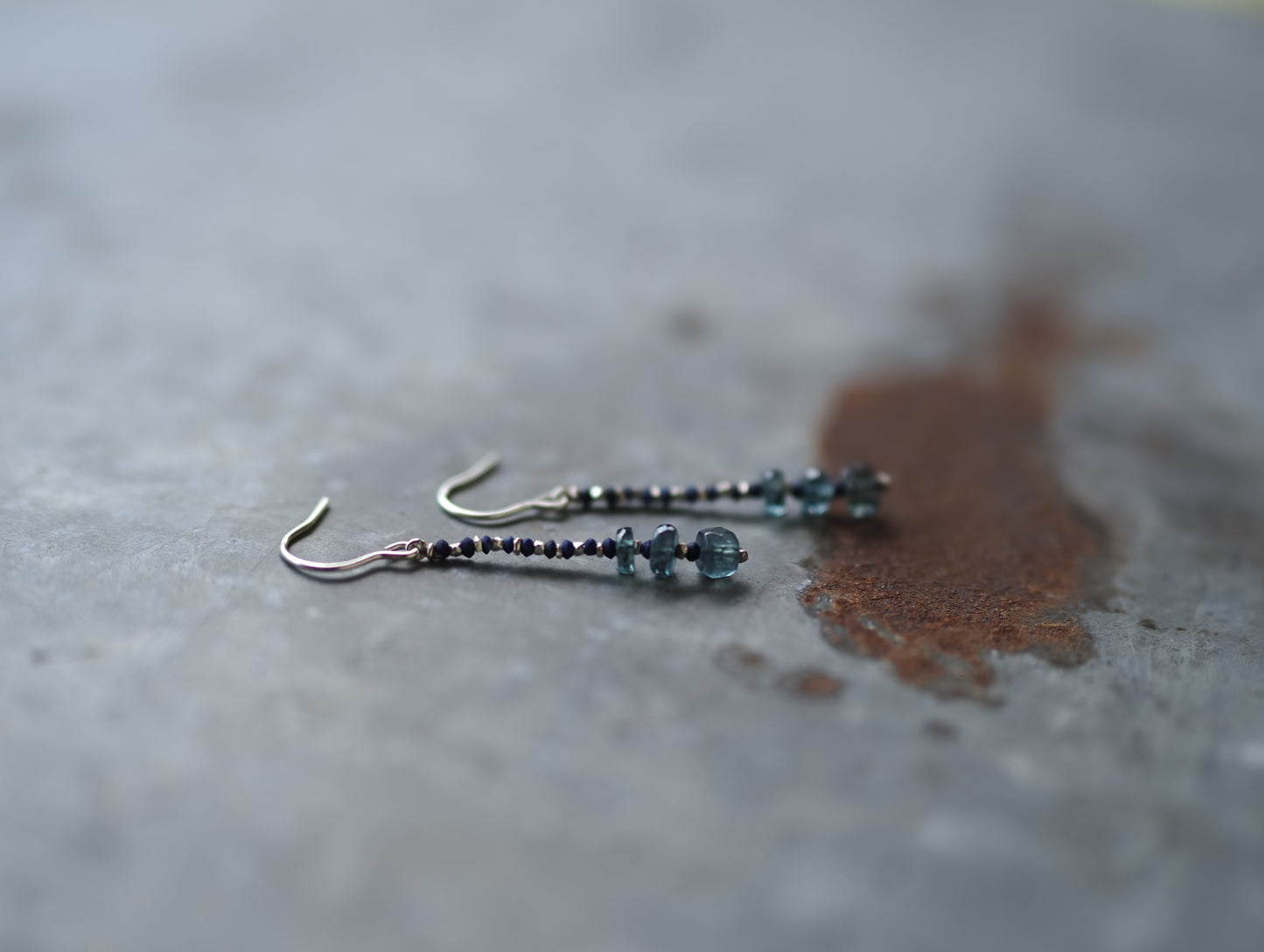 -Kyanite・Lapis lazuli- 'beads line' hooks
