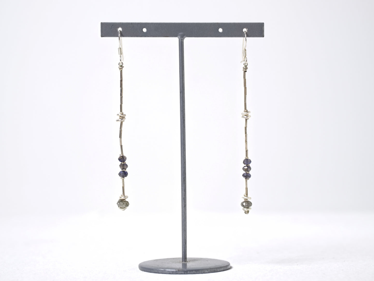 -Rough diamond・Iolite- silver hooks
