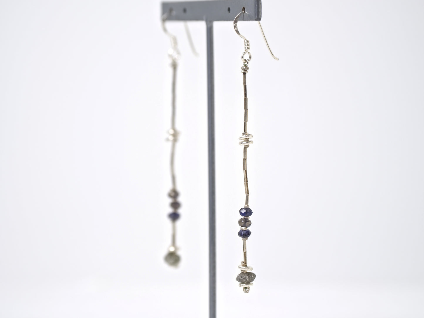 -Rough diamond・Iolite- silver hooks