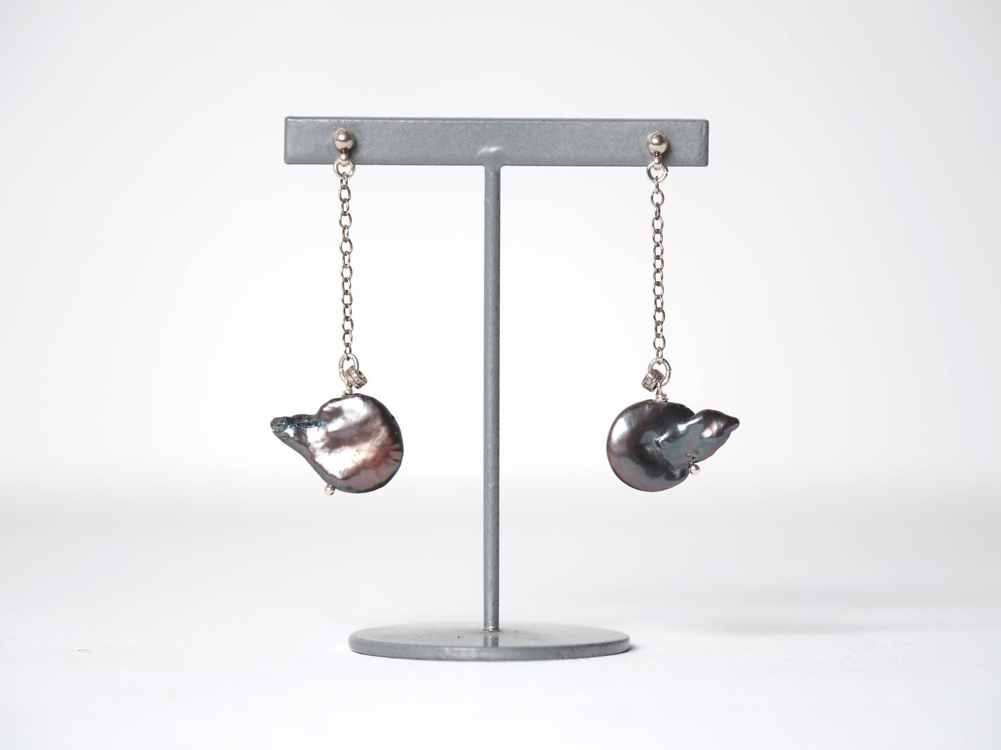 -Black pearl- chain studs