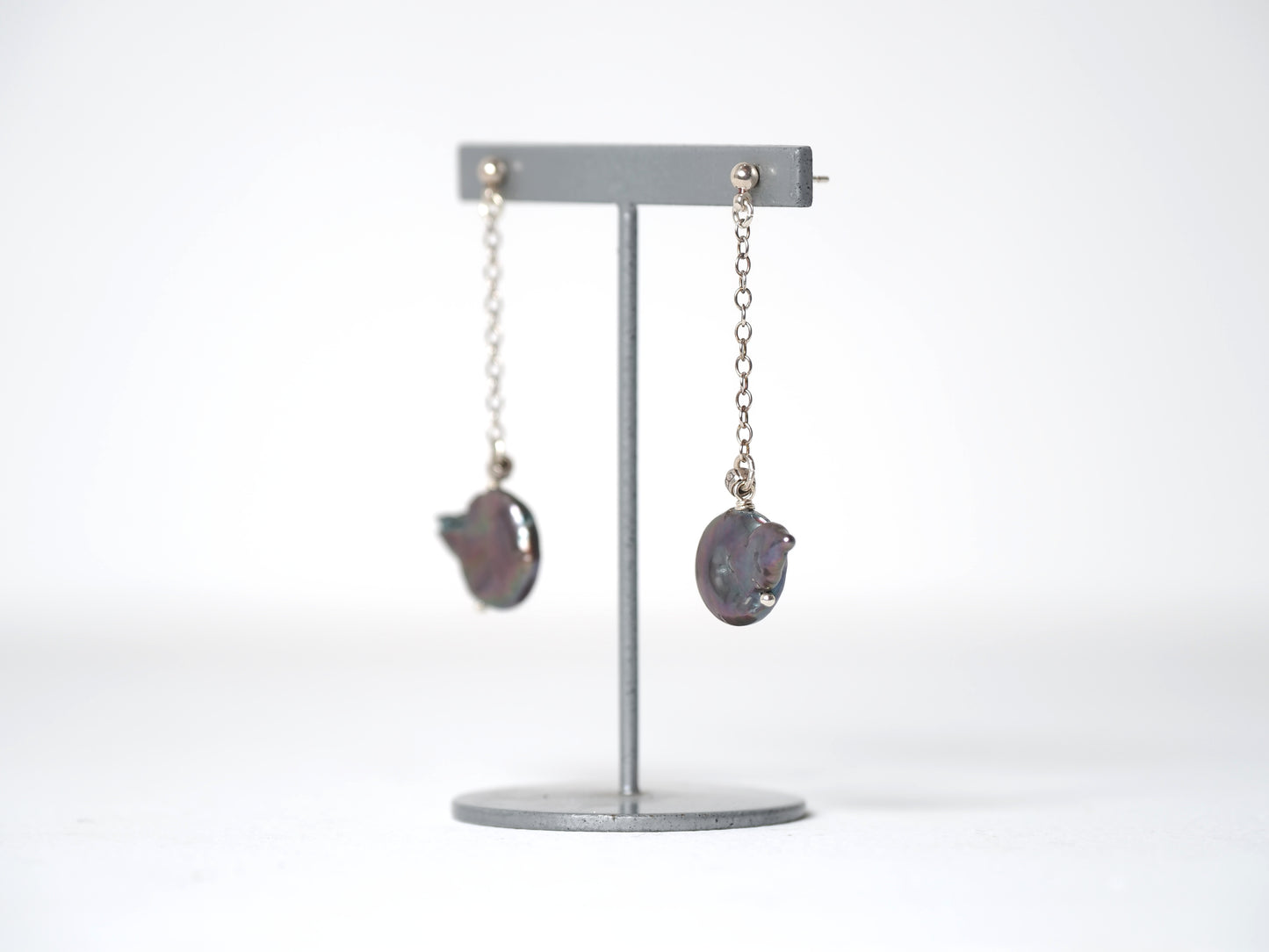 -Black pearl- chain studs