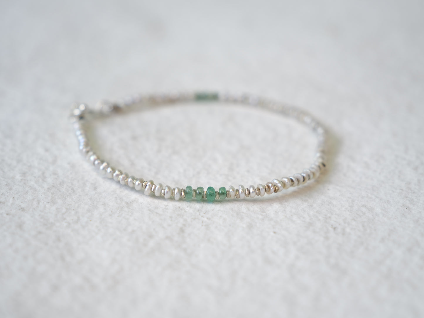 -pearl・emerald- 'beads line' bracelet
