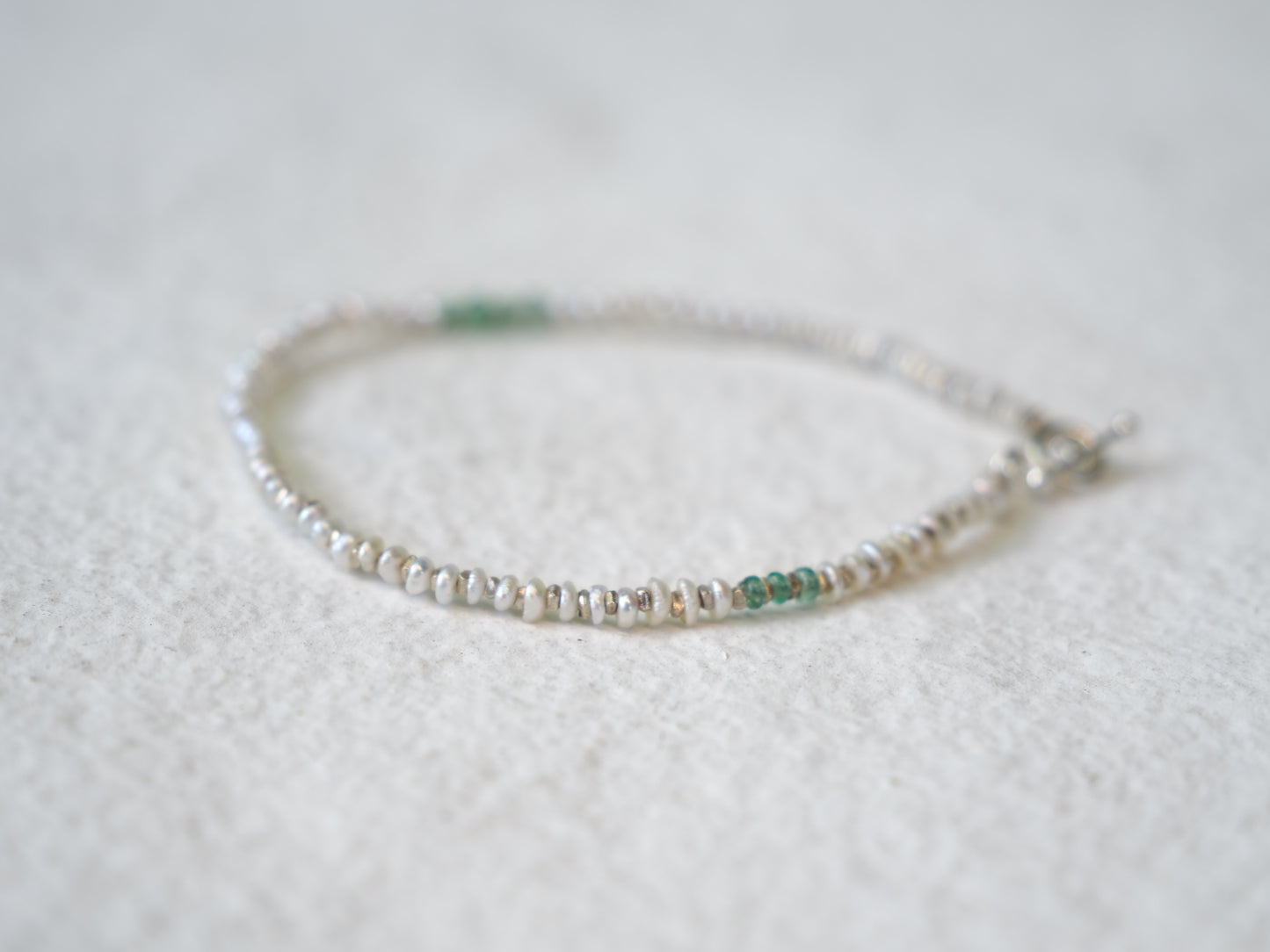 -pearl・emerald- 'beads line' bracelet