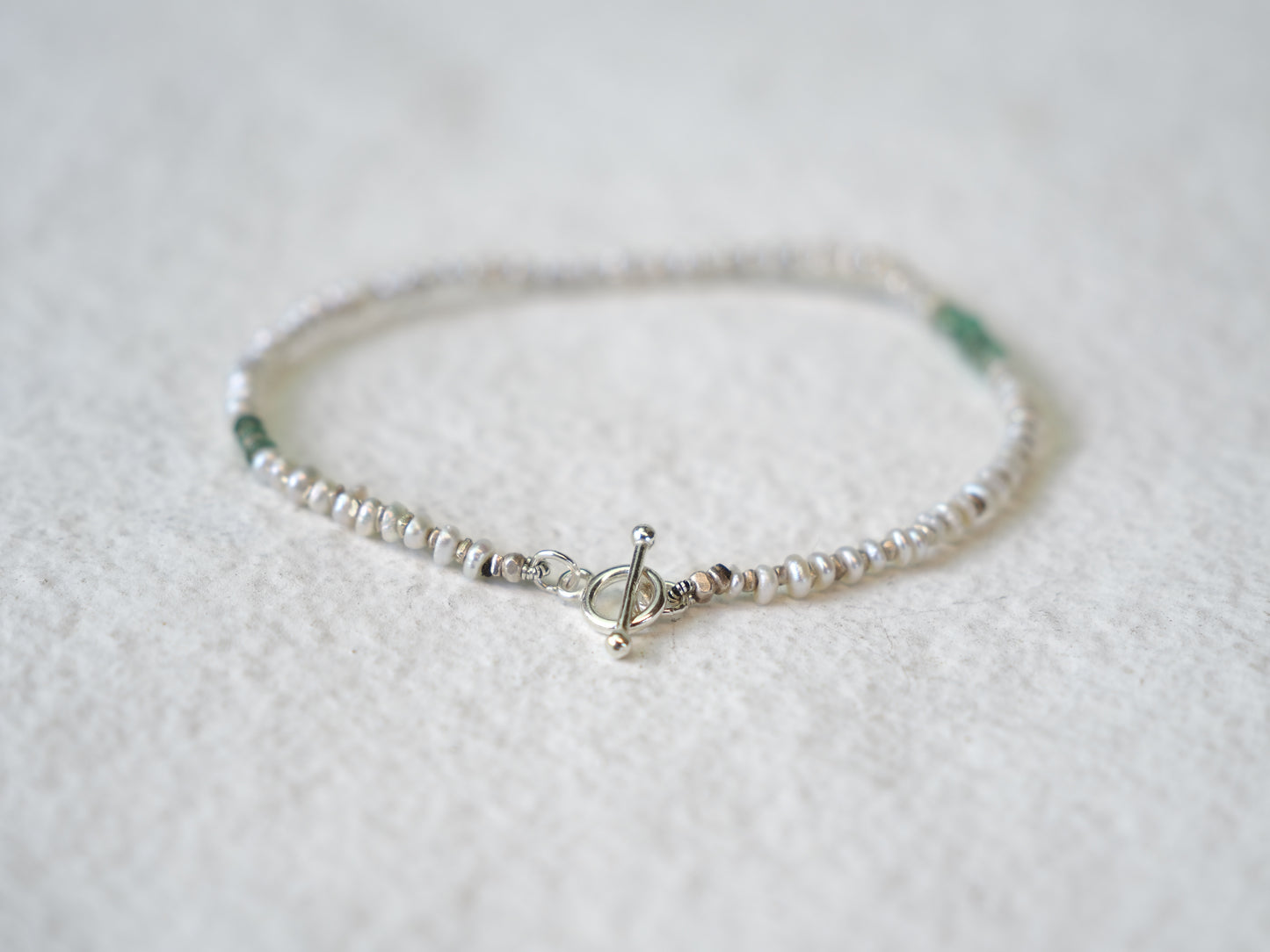 -pearl・emerald- 'beads line' bracelet