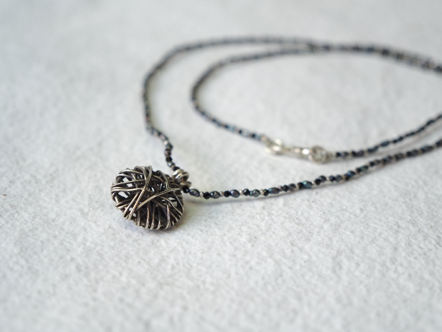 -Karensilver charm- 'beads line' pendant