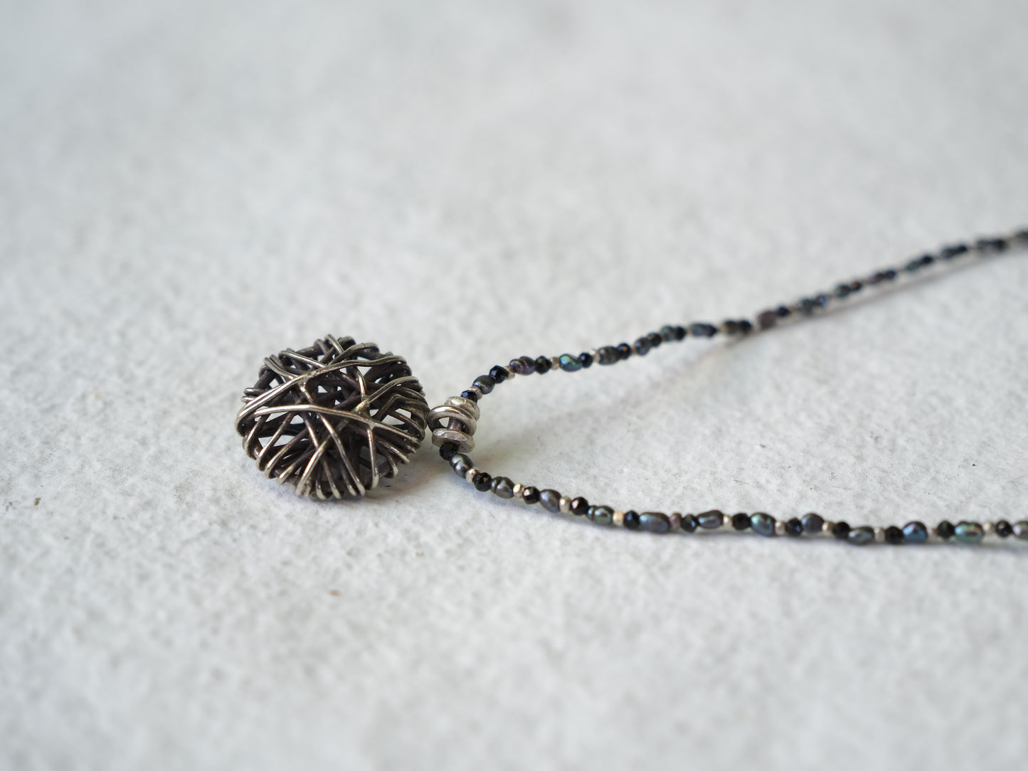 -Karensilver charm- 'beads line' pendant
