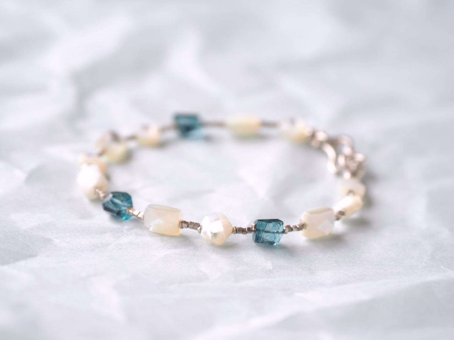 -white shell・london_blue topaz- bracelet