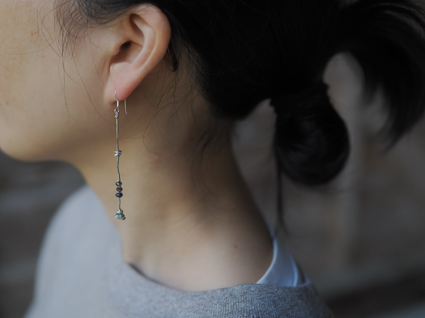 -Rough diamond・Iolite- silver hooks