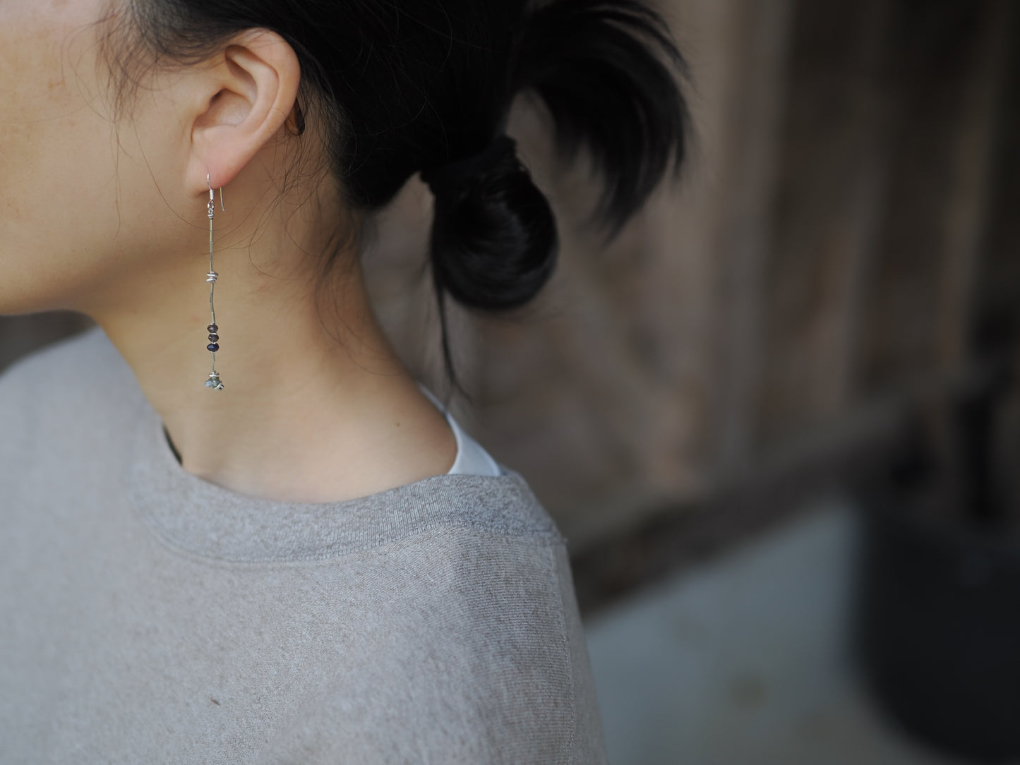 -Rough diamond・Iolite- silver hooks