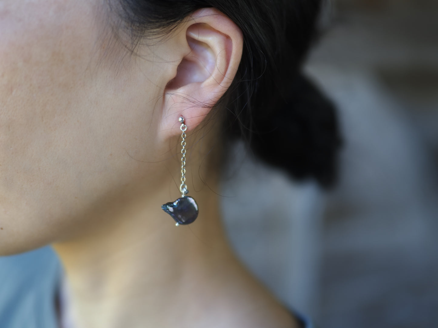 -Black pearl- chain studs