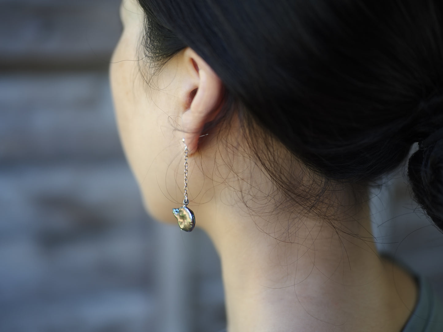 -Black pearl- chain studs