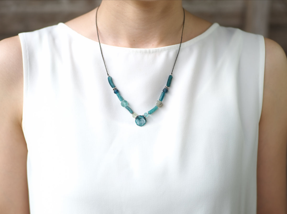 -Romanglass- code necklace