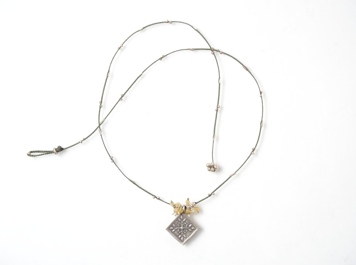 -Arabescue- silver_top braid pendant