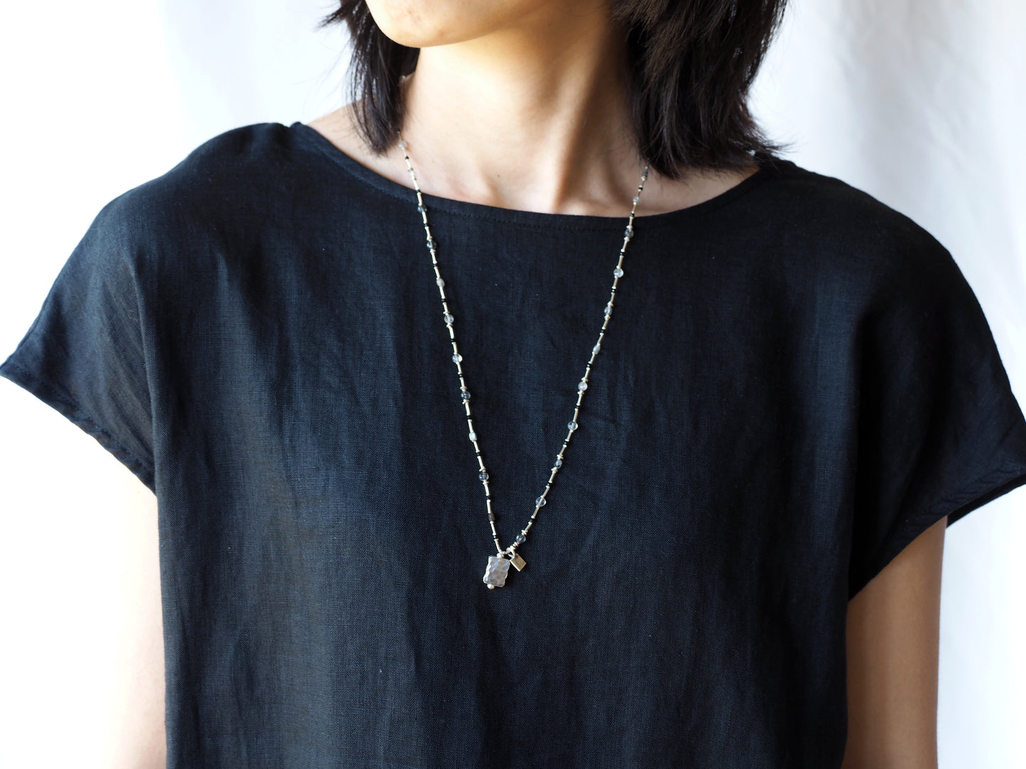 -Square top- silver necklace 'stone mix'