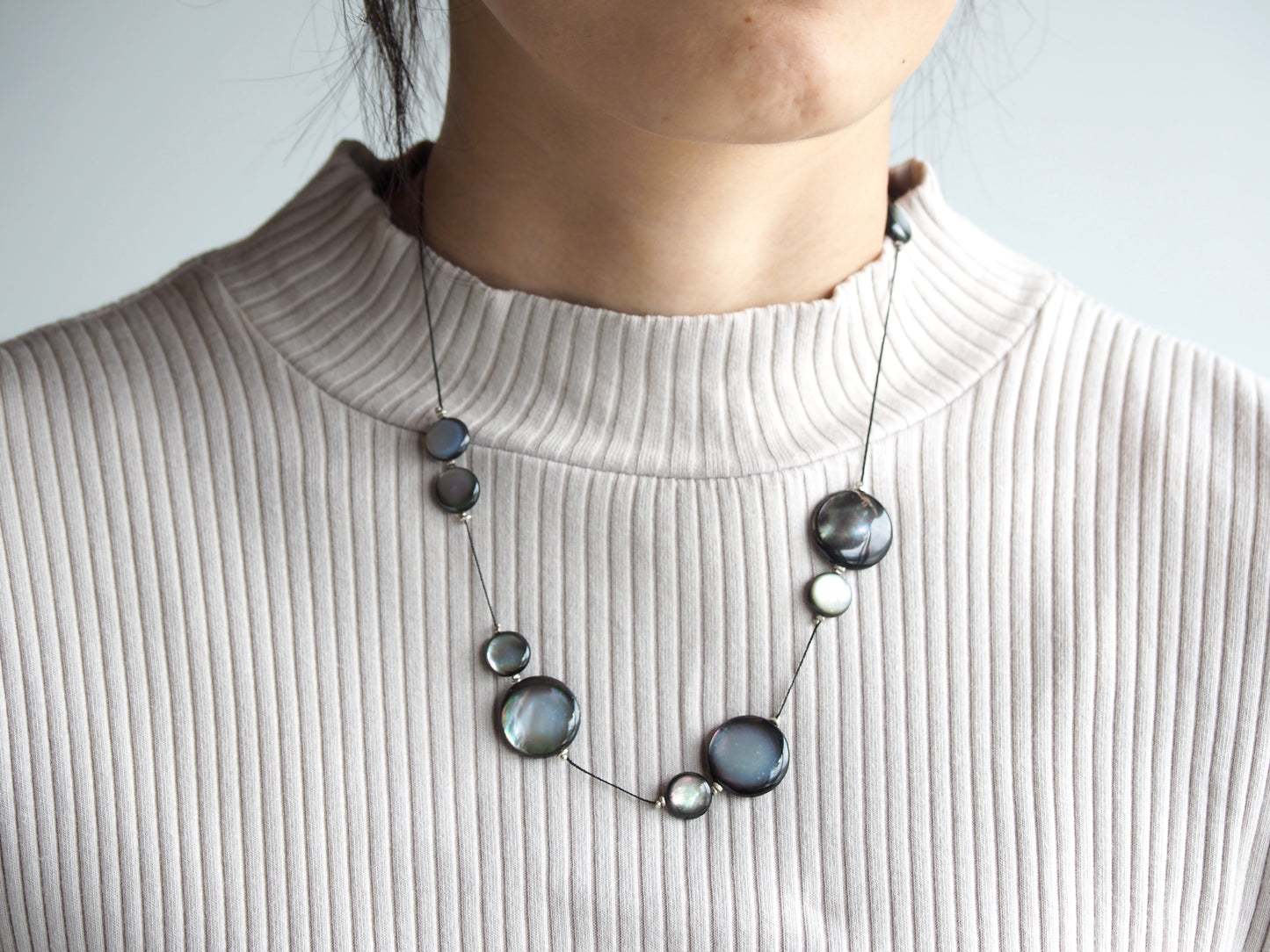 -Black shell- necklace