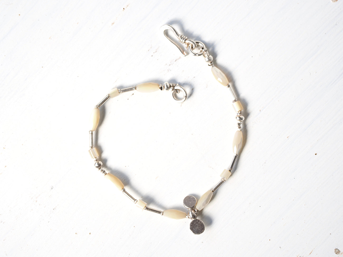 Mother-of-pearl silver bracelet