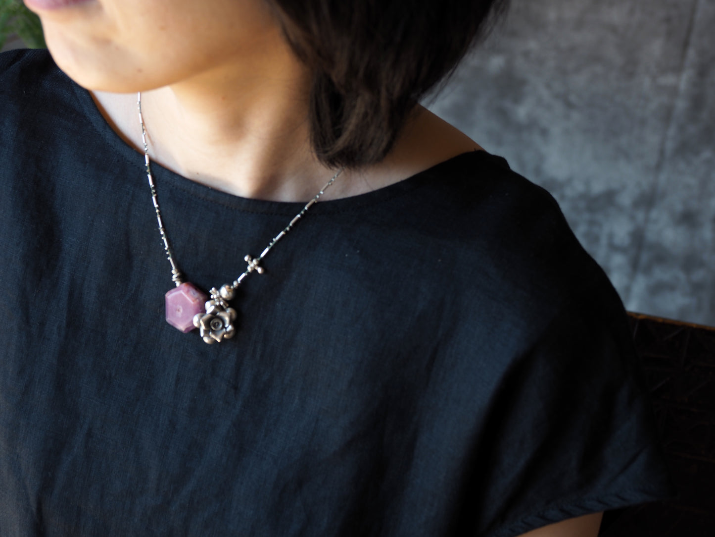 [Large Ruby x Flower Charm] Silver "Braided" Necklace 
