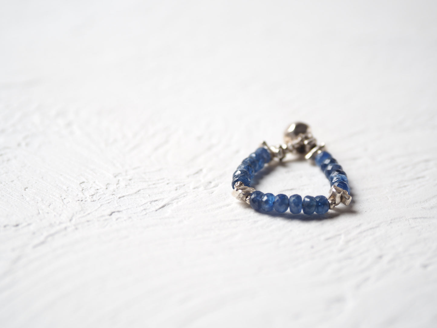 蓝宝石圆珠戒指