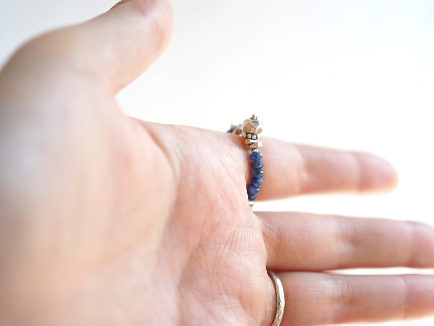 蓝宝石圆珠戒指